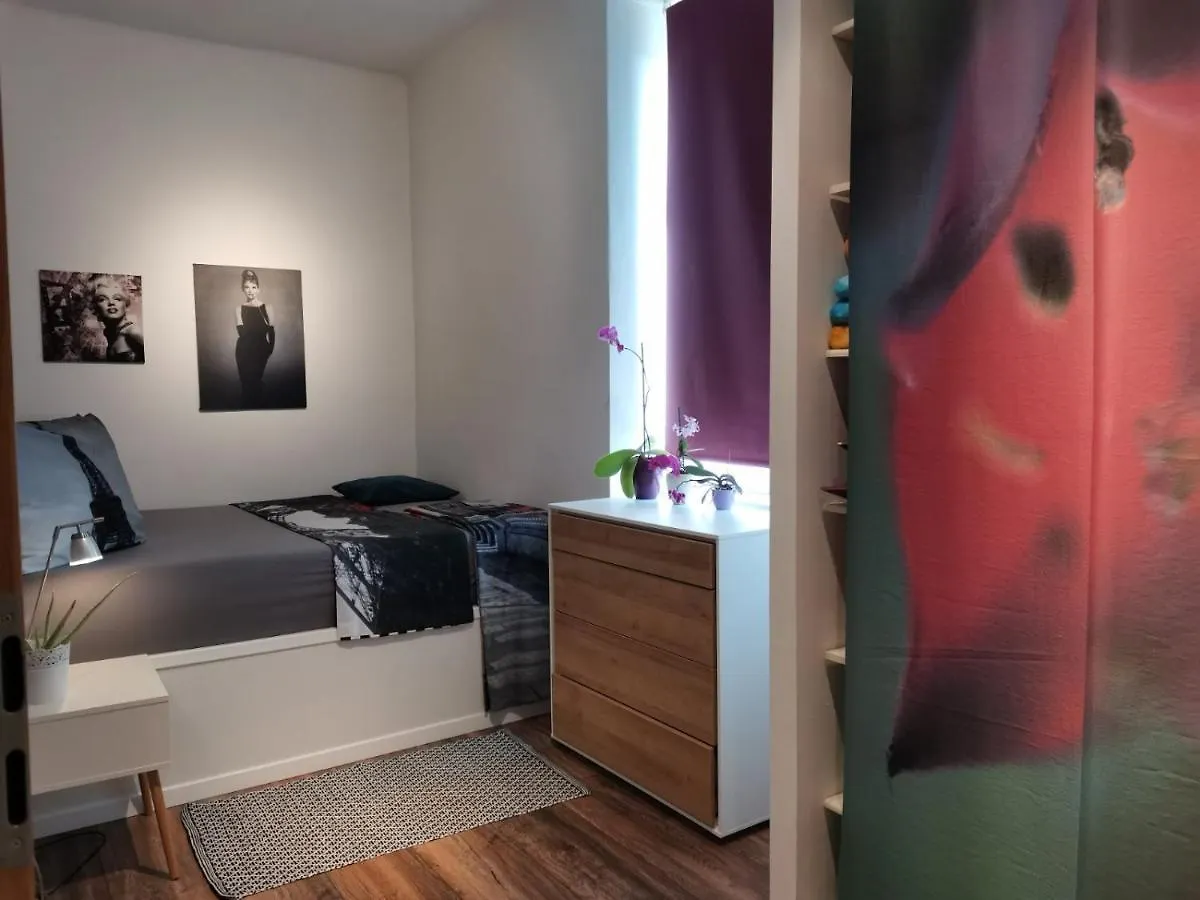 Apartment Andreas - Amphitheater With Free Parking- Pula 0*,  Croacia